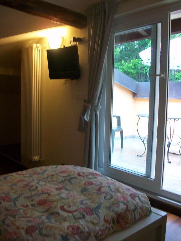 B&B L'Albero Maestro Orsenigo Rom bilde